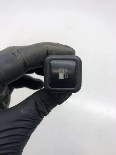 VW PASSAT B7 ALLTRACK 365 Schalter zum Öffnen des Kraftstofftanks 33814837