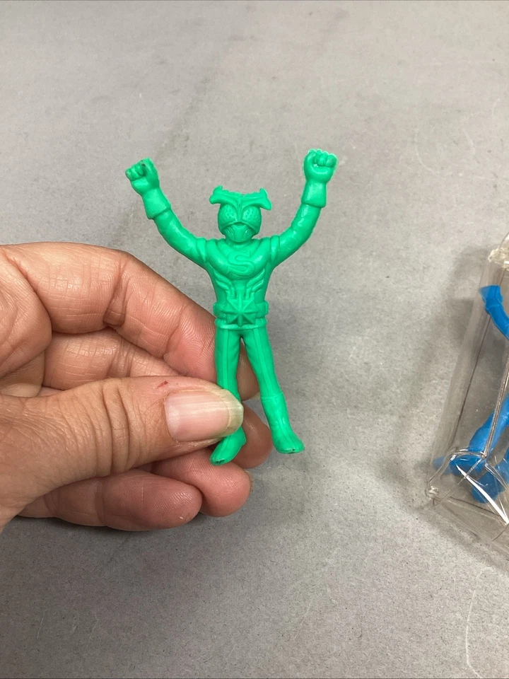 5 - Minifigura de Acción de Goma Borrador Ultraman Kaiju Keshi De Colección - En Estuches Foto 3 de 4