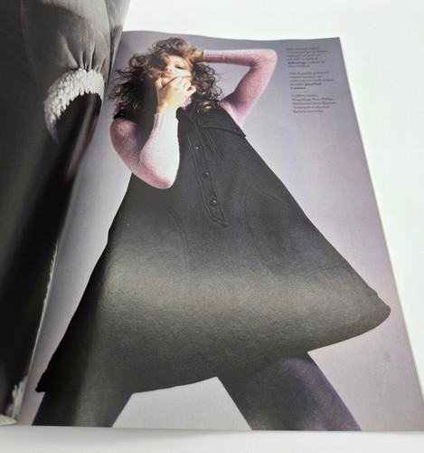 2003 JUNE - JUNE/JULY VOGUE PARIS MAGAZINE - MILLA JOVOVICH - HIGH END FASHION - Picture 3 of 6