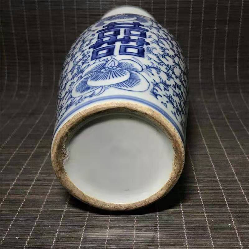 Chinese Hand-painted Blue and White Porcelain Double Happiness Double Ear Bottle