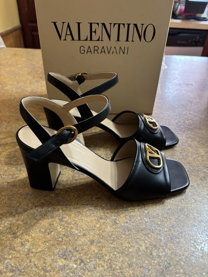 Sandalias de Tanga Valentino Garavani Cuero Negro Logo It 38 Foto 3 de 4