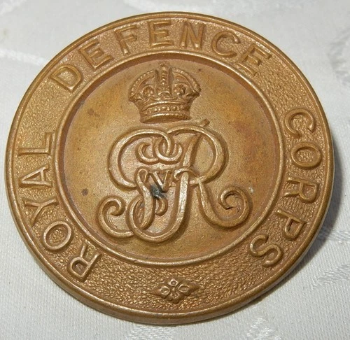 WW1 ERA THE ROYAL DEFENCE CORPS BRITISH MILITARY CAP BADGE - 2 LUGS WORLD WAR I