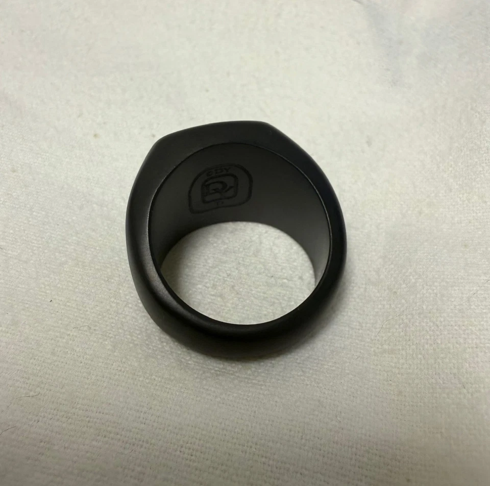 Anillo de sello turquesa de titanio negro para hombre David Yurman Foto 2 de 2