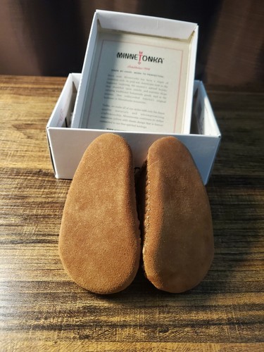 MINNETONKA Brown Suede Moccasins Front Strap Booties Baby sz 2 Infant - Picture 4 of 6