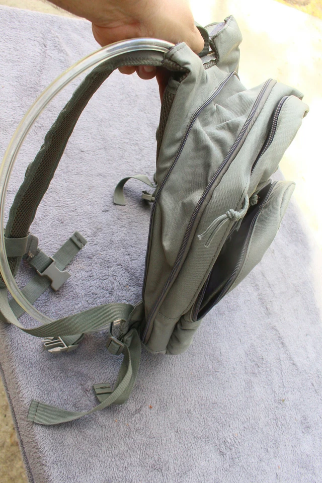 Mochila de día pequeña ligera mochila de hidratación Molle gancho lazo gris OS Foto 2 de 4