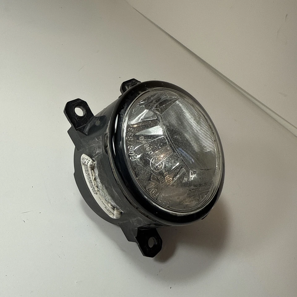 2018 JEEP COMPASS LEFT FOG LIGHT OEM 89211690 - Image 2 of 4