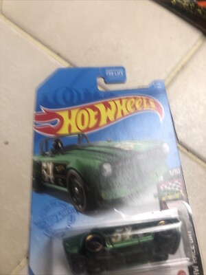2021 Hot Wheels HW RACE DAY 1/10 Triumph TR6 9/250