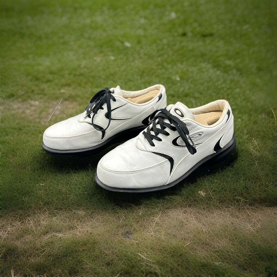 Туфли для гольфа женские Oakley 96548 желтовато-коричневые и белые кожаные с мягкими шипами на шнуровке размер 7w - Изображение 3 из 4