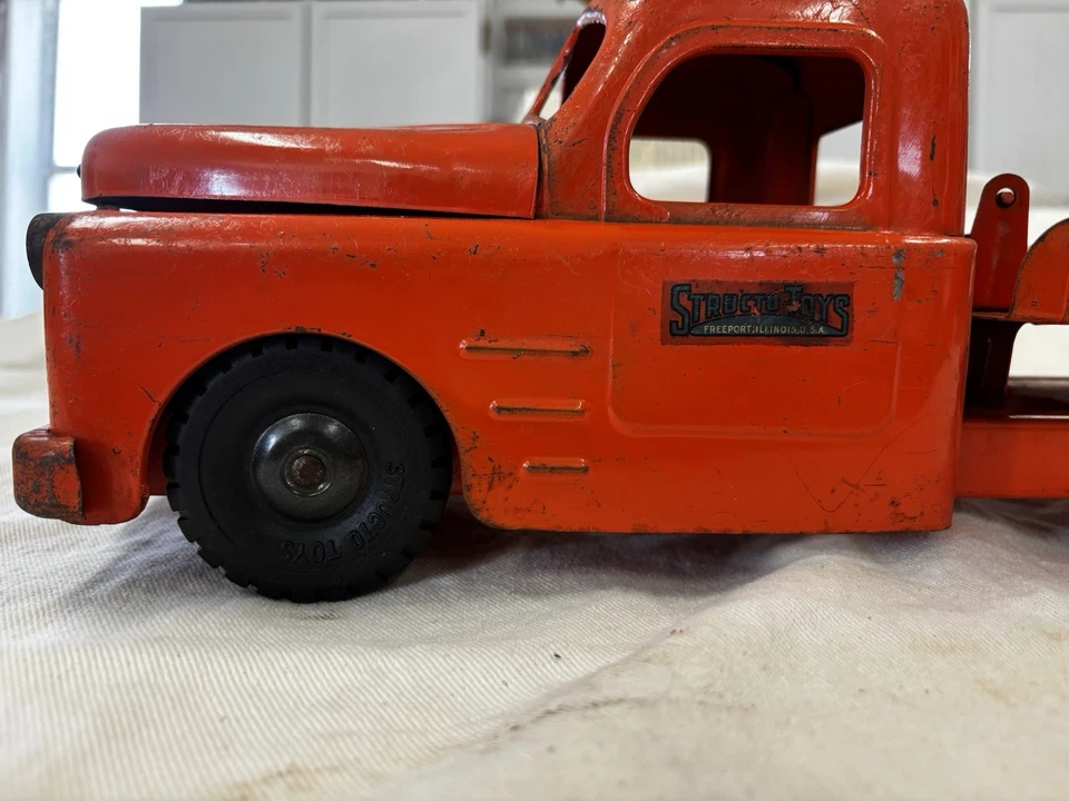 Vintage pressed steel 1950s Structo Toys flatbed tow truck 21 Inches $95 - Image 3 of 4
