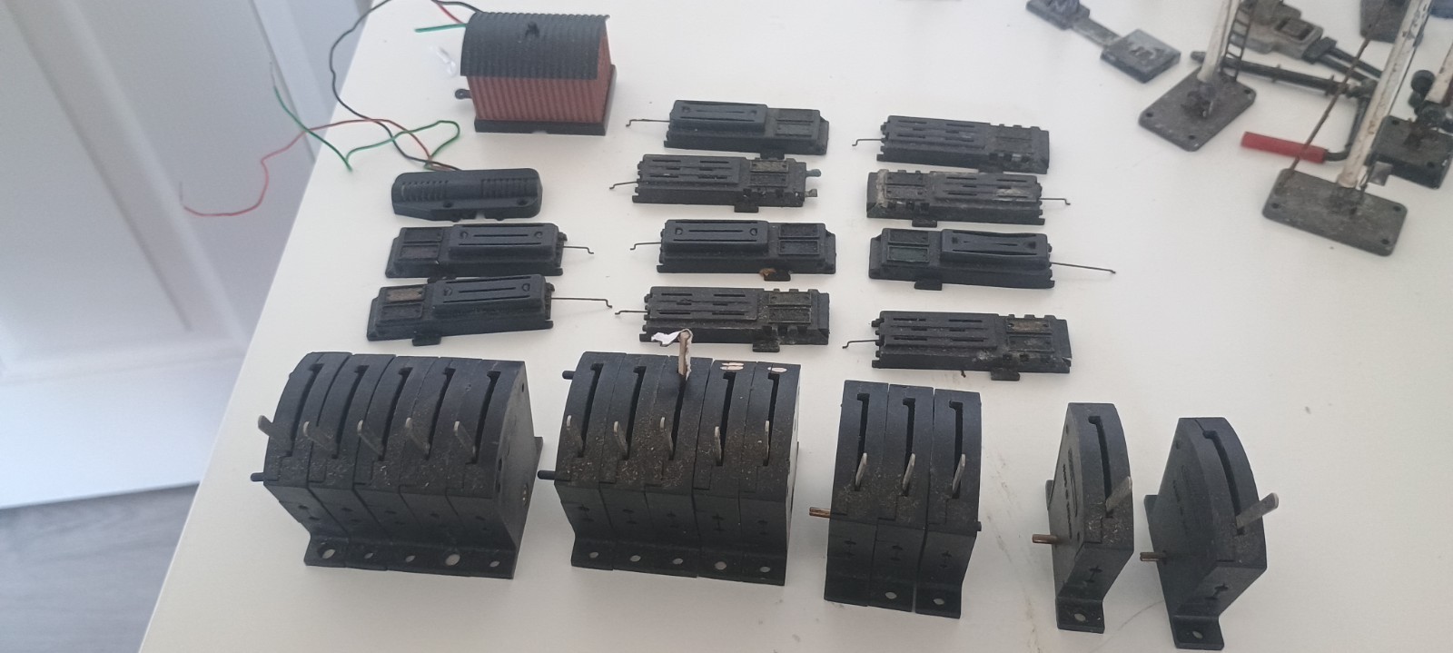 Hornby R044 Point Motor Passing Contact Switch X 15 & 12 Point Motors Untested.