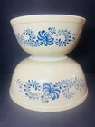 Vtg Set of 2 Pyrex HOMESTEAD Tan & Blue Mixing/Nesting Bowls #403 9” 404 10”