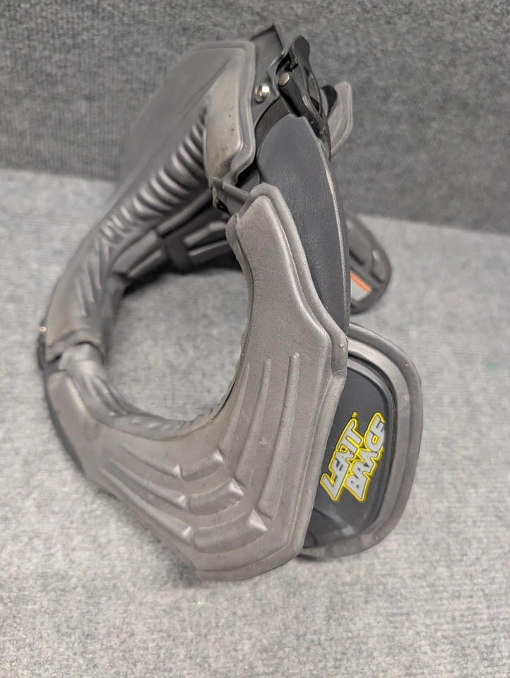 Soporte para cuello Adventure Leatt motocross GPX gris mediano pecho adulto MXA Supercross Foto 2 de 4