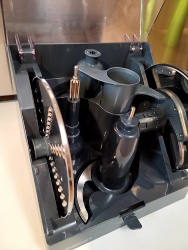 Cuisinart CFP-26SVPC Elemental 13 Cup Food Processor Attachments  CLEAN & SHARP - Picture 5 of 13