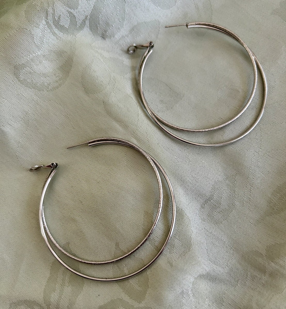Silver-Tone Dbl Hoop Earrings *EUC*