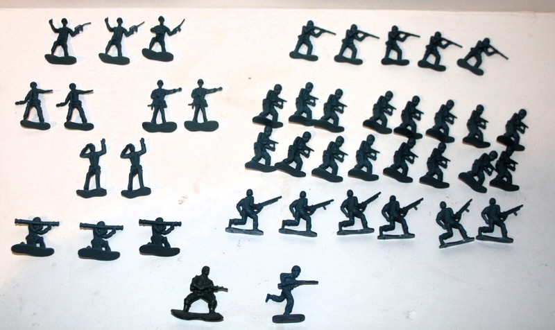 Vintage PLASTIC GREEN ARMY MEN Infantry Toy Soldier 2.5" MIXED Poses 41 Figures