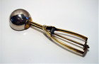 Excellent Vintage 1920s 'Reliance' 4oz Brass & Steel Ice Cream Scoop — photo 3