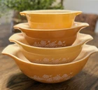 PYREX Butterfly Gold Perfect Finish vintage Set Of 4 Mixing Bowls