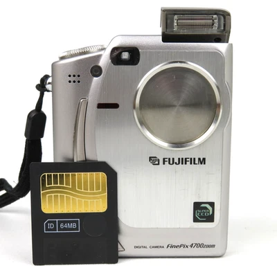 Tested ✅ Fujifilm FinePix 4700 Zoom Silver SmartMedia Card 64MB Digital Camera - Bild 1 von 4
