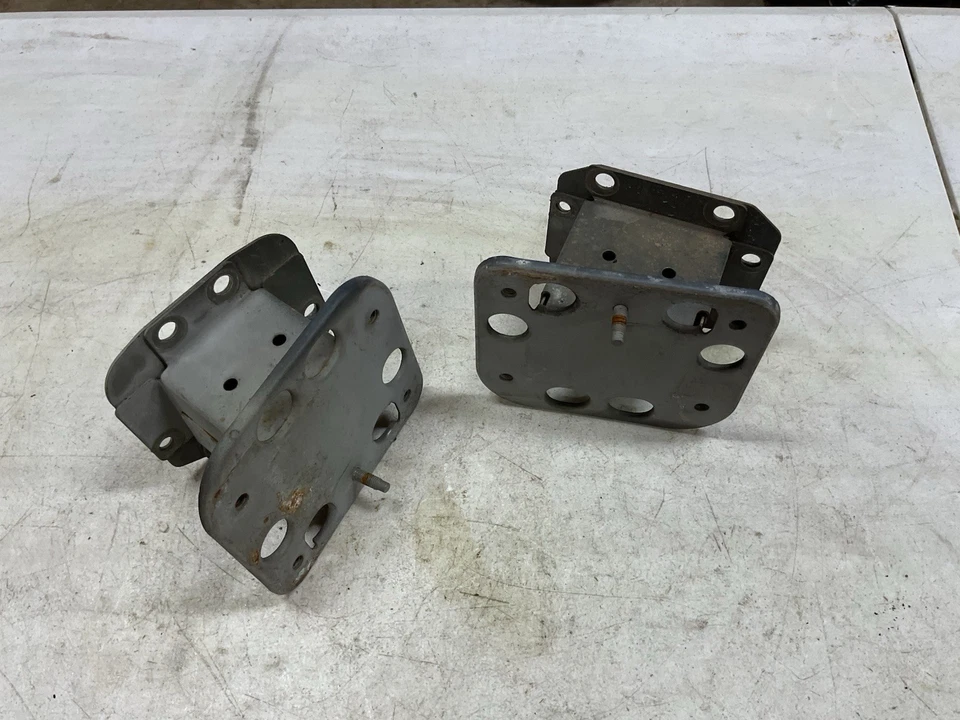 Juego de soportes de montaje de barra de choque trasera Infiniti G35 2003-2007 cupé par OEM Foto 2 de 4