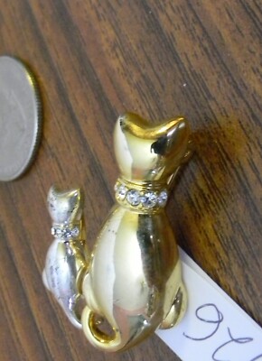Mama Cat & Kitten With Crystal Collars 1'' x 1.5'' Gold-Tone Brooch - A26