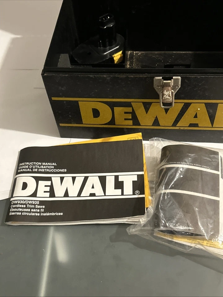 DeWalt 14.4v Circular Saw DW935 5-3/8" Trim Saw +Batteries Charger Case Blades - Image 4 of 4