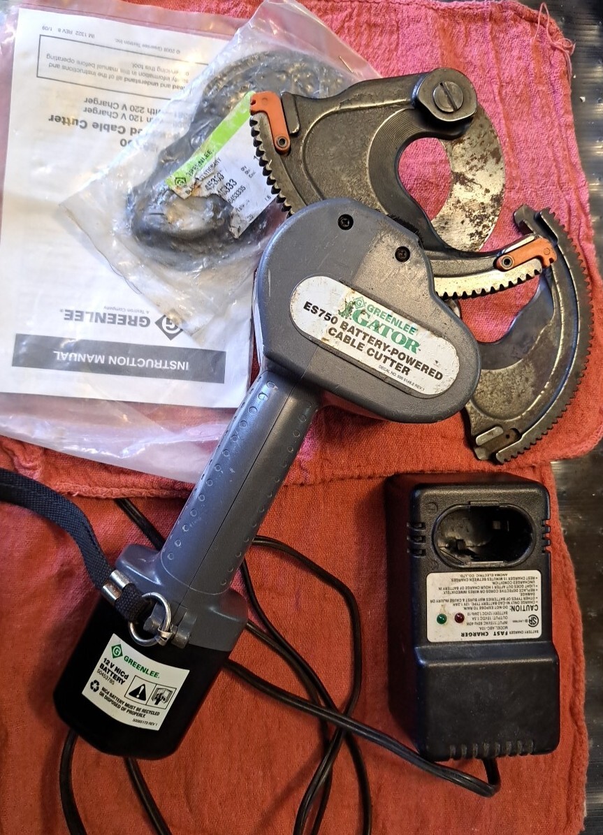 Greenlee Gator ES750 12V Battery Powered Cable Cutter W/ Spare Blade Charger