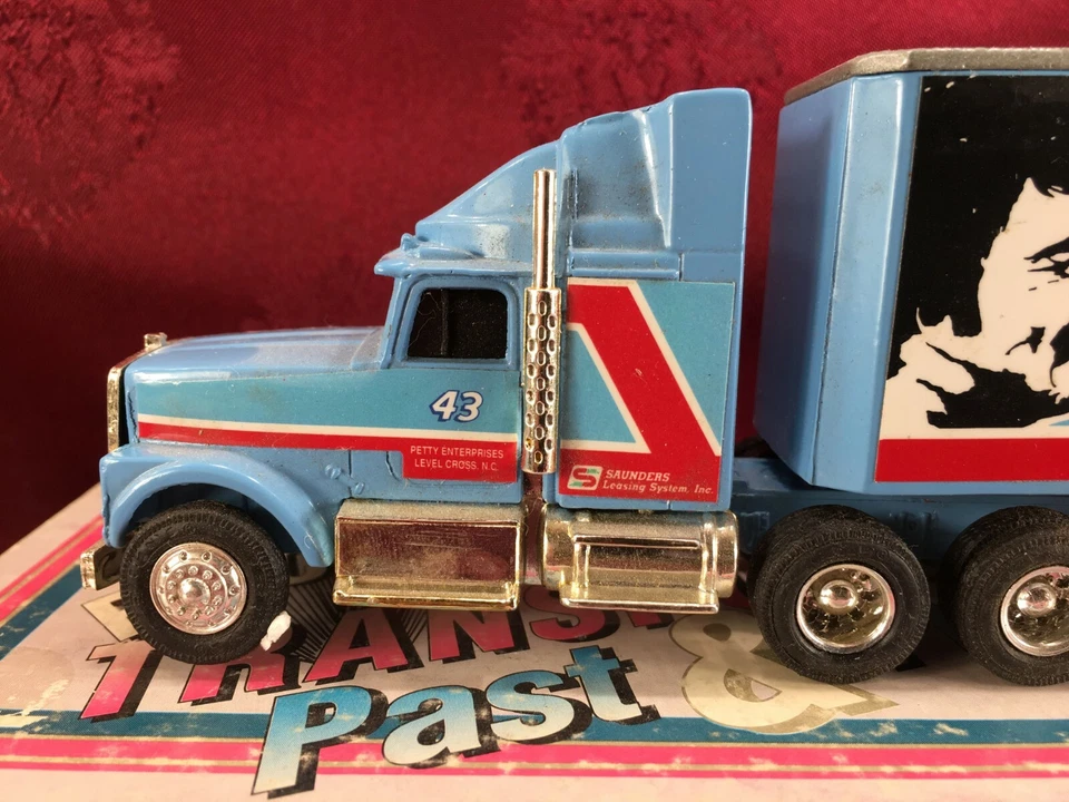 Camión y auto KYLE PETTY & RICHARD PETTY PETTY ENTERPRISES Racing Team 1/64 ERTL  Foto 3 de 4