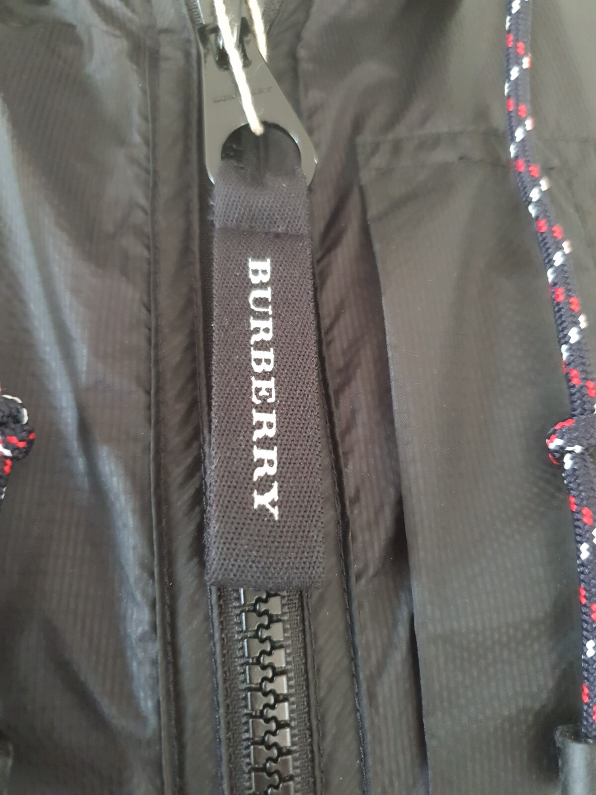 BNWT - BURBERRY Unisex black waterproof ultra lightweight jacket image 5