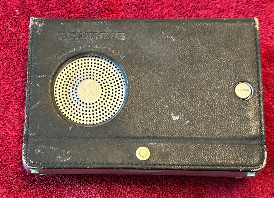 【希少／使用歴2回】GRUNDIG社製ラジオ YACHT BOY P2000 Grundig Yacht Boy World Receiver YB-P2000 Design By F.A. Porsche