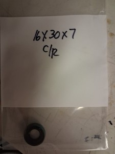 16X30X7 / 16 30 7 / 16-30-7 Metric oil seal C/R