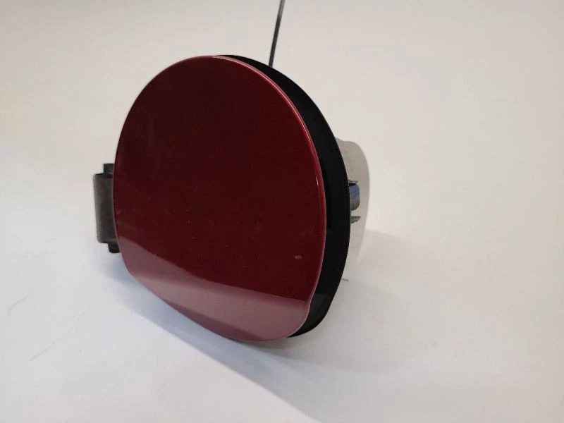 Красная дверь топливного бака 2012-2016 Chevrolet Cruze - Изображение 3 из 4