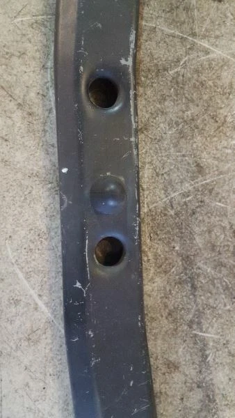 Soporte radiador barra amarre superior Chevrolet Trailblazer ENVOY Foto 3 de 4