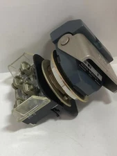 ALLEN BRADLEY 800H-WK4A FLIP LEVER OPERATOR MOMENTARY GRAY 1NO/1NC SERIES B