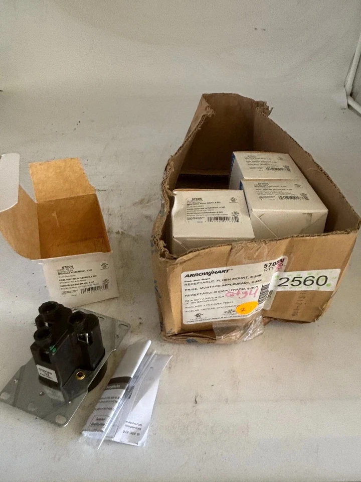 Arrow Hart 5700N Receptacle Flush Mount 6-30R 30A 250V 2P 3W Pack of 4 - Image 3 of 3