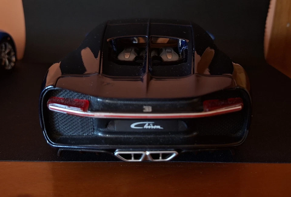 Bburago Bugatti Chiron 1/18 - Blu (2017) - Immagine 4 di 4