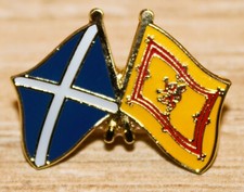 SCOTLAND & SCOTLAND LION FRIENDSHIP Metal Lapel Pin Badge *NEW*