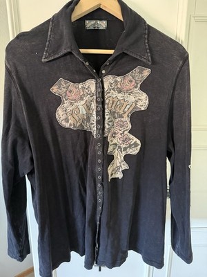 Vanilla Sugar Floral Snap Front Embellished Top