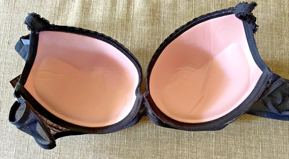 Sujetador con aros de encaje ligeramente acolchado Kardashian para dama talla 38D Foto 2 de 3