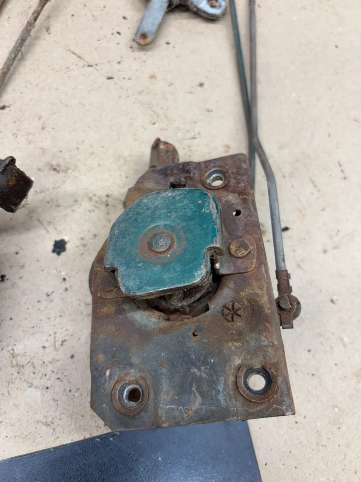 Chevrolet GMC 1967 1972 camión K10 K30 K5 C10 C30 juego de pestillos de puerta con varilla de acoplamiento OE Foto 3 de 4