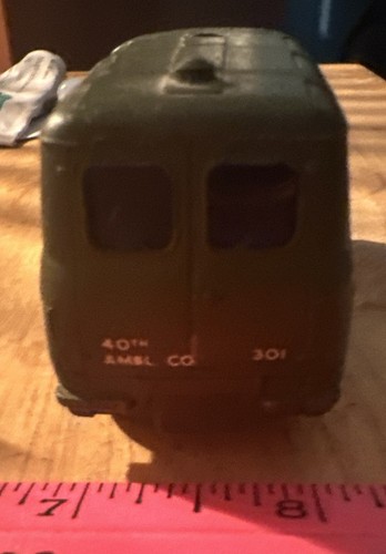 Corgi #354 Commer 3/4 Ton Chassis Military Ambulance; Green 1/43 Made In UK 1964 - Picture 17 of 18