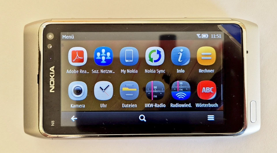 Nokia N8-00 - 16GB - Silber (Ohne Simlock) Smartphone wie neu - Bild 2 von 4