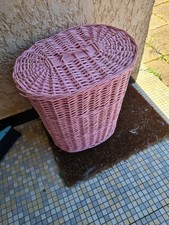 Panier Vintage  A Linge Rose En Osier 