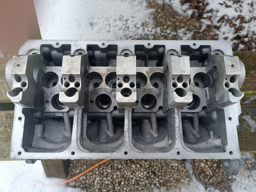 038103373R Motorkopf