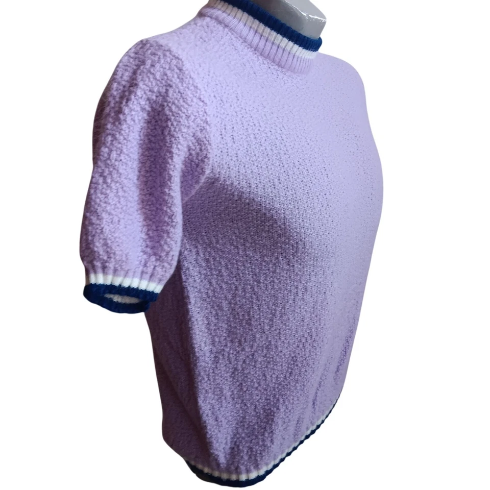 Camiseta masculina vintage anos 70 Brady Bunch malha campainha mod malha lilás/roxa cropped - Imagem 3 de 4