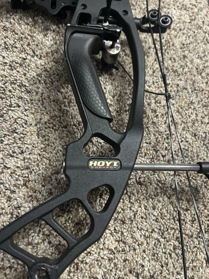 Right Handed Hoyt Nitrux. Up To 65# And 27-30in Draw. HHA Optimizer Lite Ultra. - Image 3 of 4