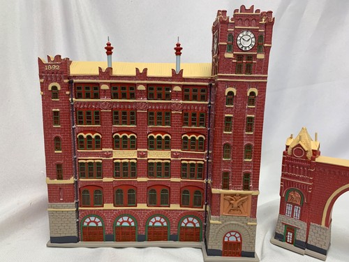 Budweiser Brewhouse Masterpiece Limited Edition -BRAND NEW with COA - Picture 4 of 24