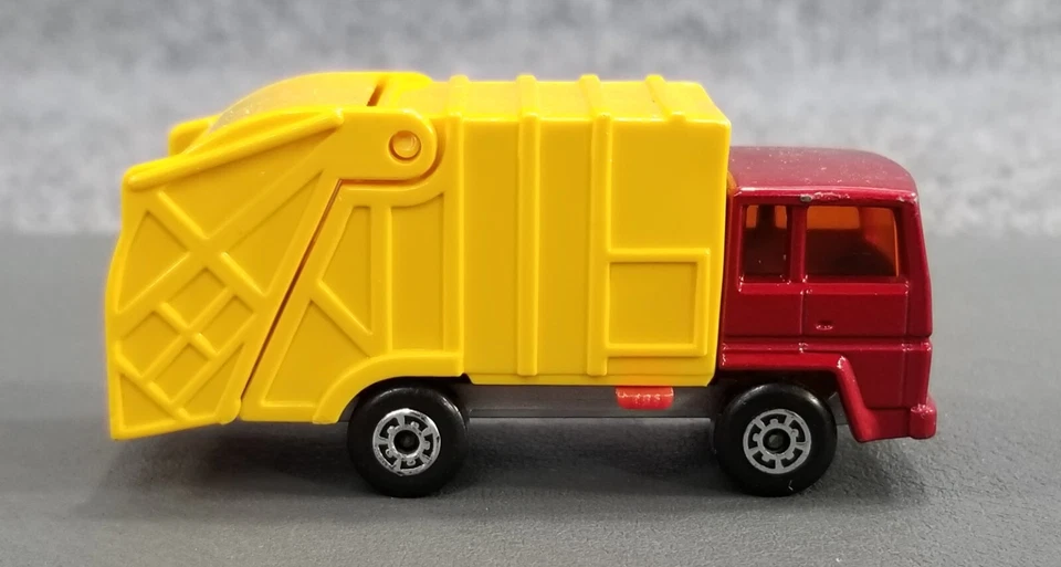 VTG LESNEY MATCHBOX SUPERFAST 1-75 SERIES #36 REFUSE TRUCK MADE IN ENGLAND NICE - Image 3 of 4