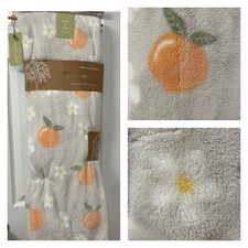 SWEET PEACHES 60x70  Heavyweight Cozy Oversized Light Gray DAISIES Throw Blanket