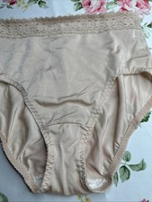 Vtg Panties OLGA Second Skin High cut Leg Secret Hug Waist Medium 40019 Nylon