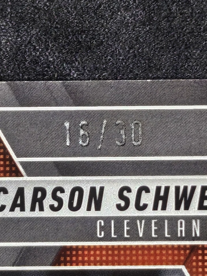 2025 Panini Mosaic Carson Schwesinger Green FOTL Rookie Auto SSP 16/30 - Image 3 of 3